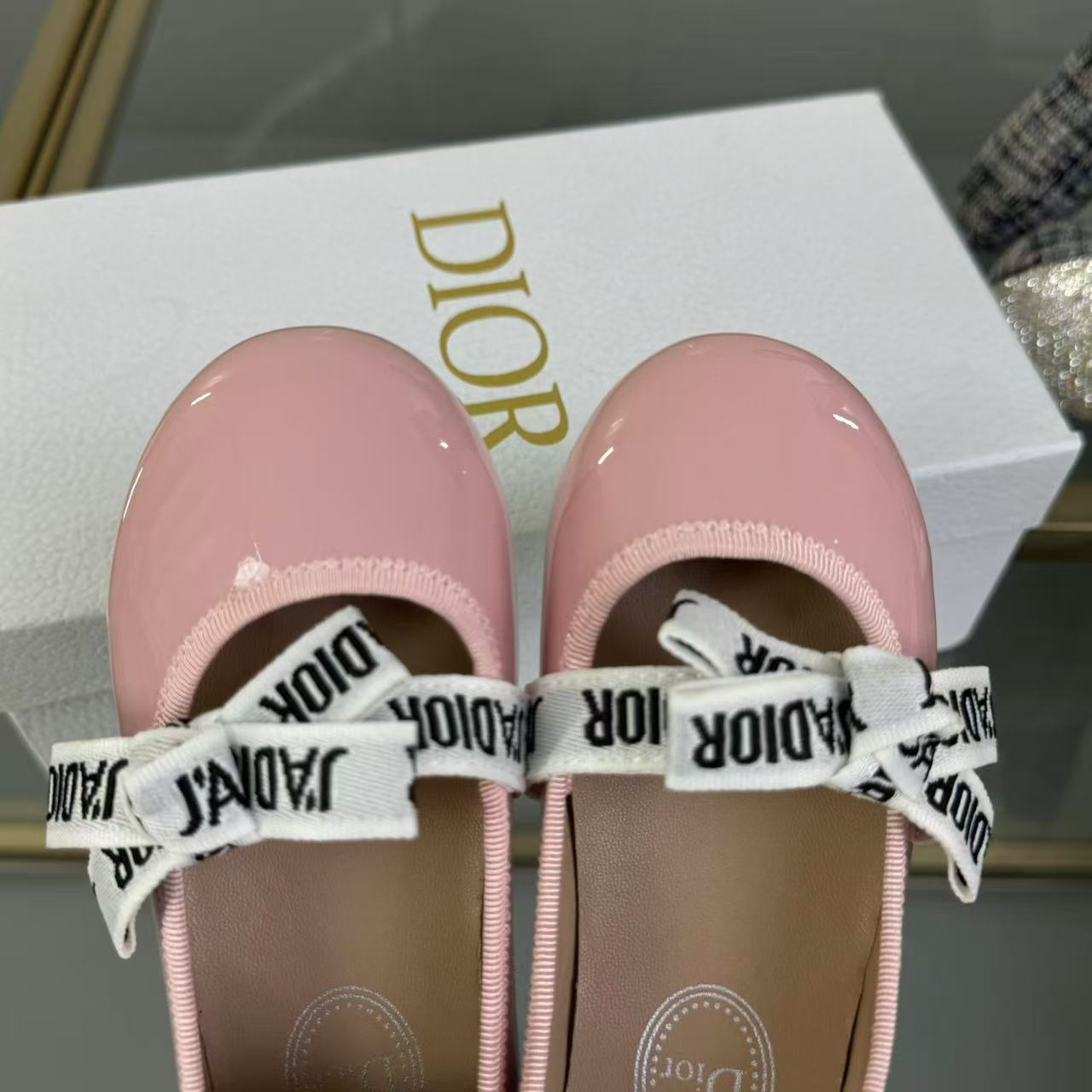Children's shoes child